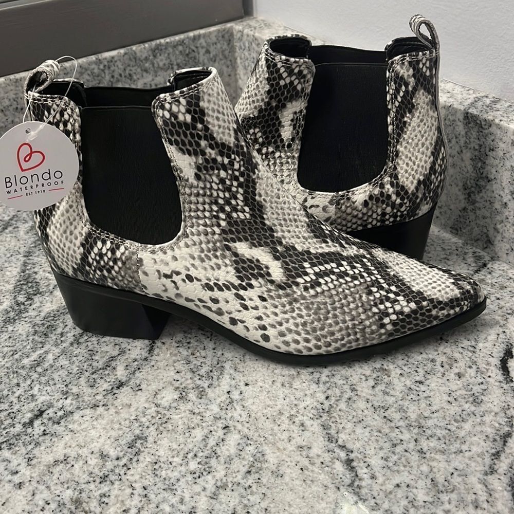 NWT Blondo Women's Elvina Waterproof Ankle Bootie SZ 8.5